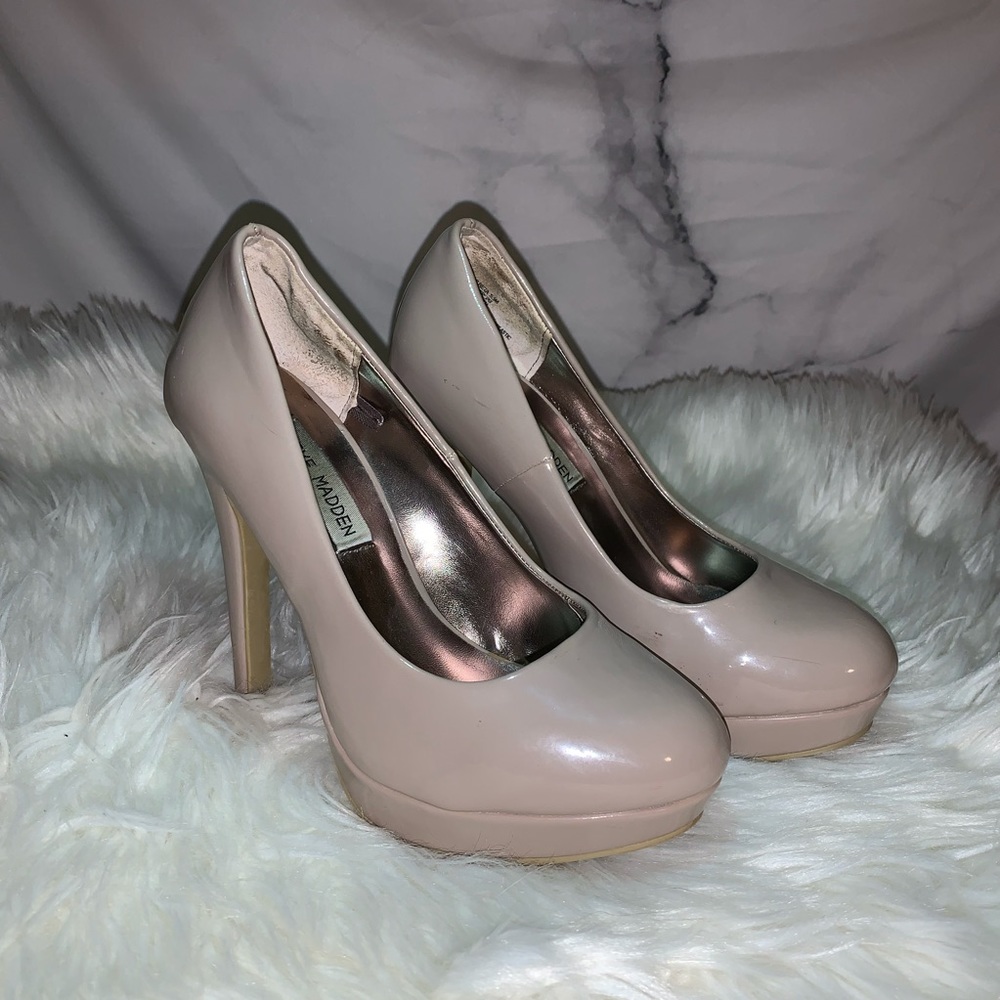 Nude Pumps